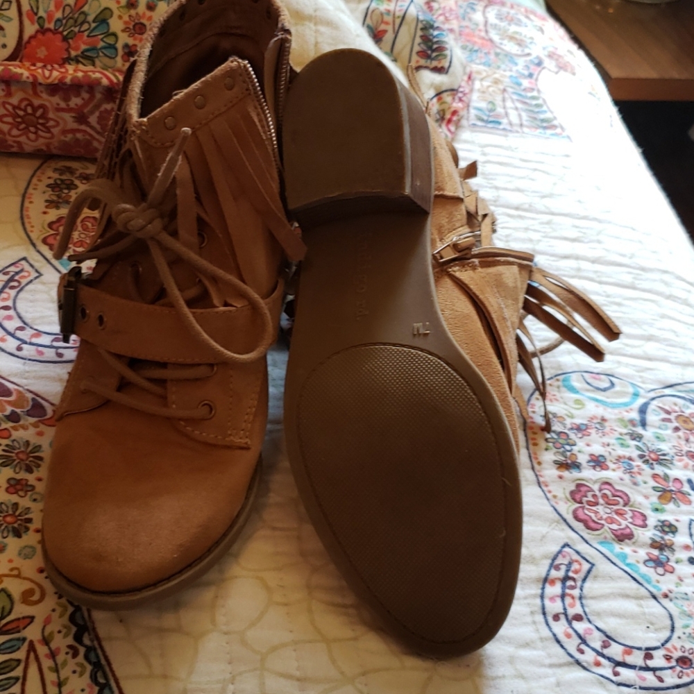 Boots - Picture 3 of 3